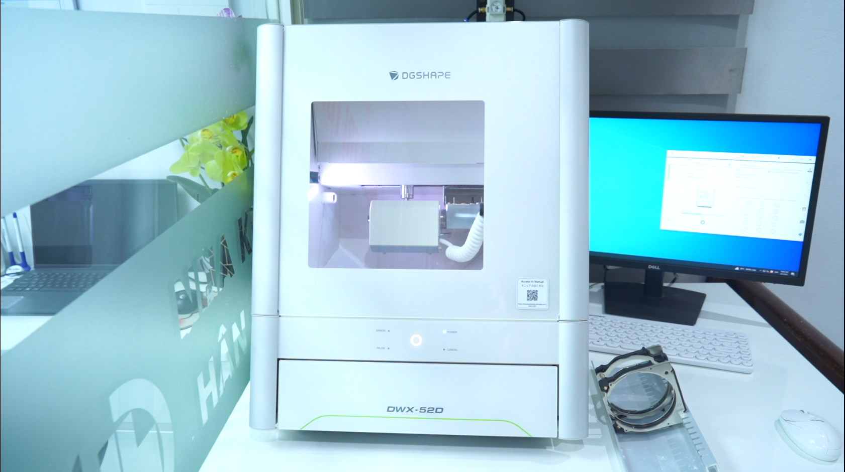 Công nghệ phay Cad/Cam Roland DWX – 52D - Nha khoa Hân Đào